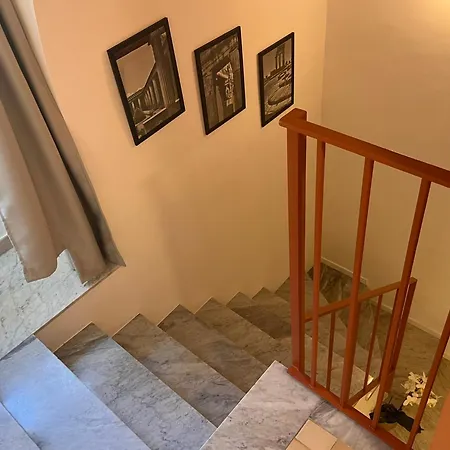 Emma Courtyard Apartment
