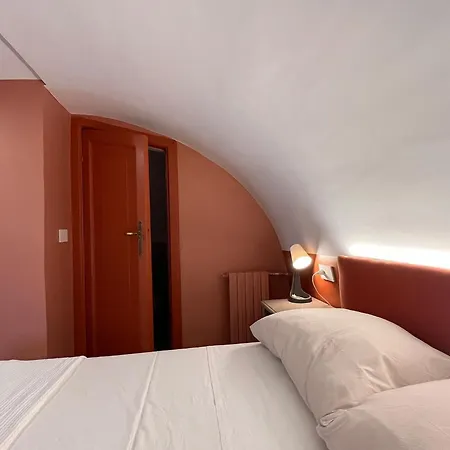 Emma Courtyard Apartment