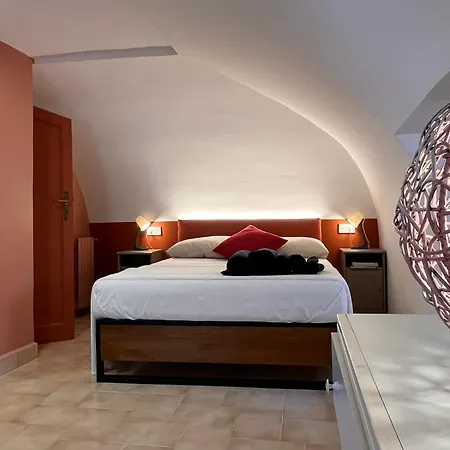 Emma Courtyard Apartment *